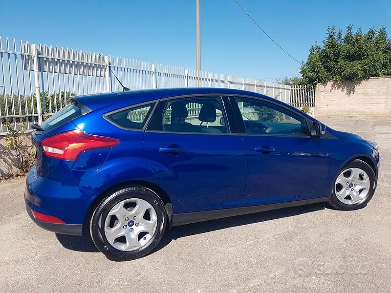 Usata Ford Focus 95 CV (69 kW) 2016 Blu Berlina