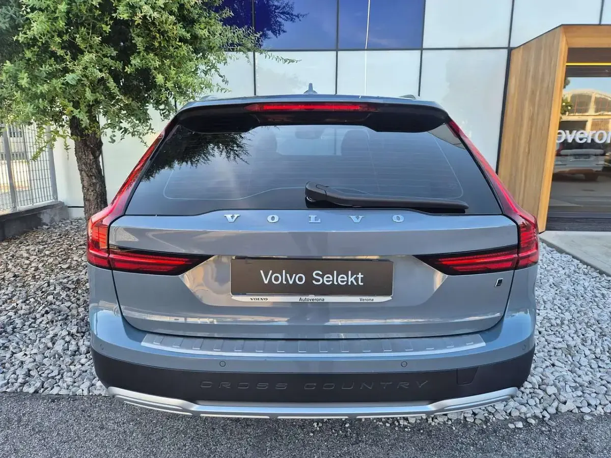 Usata Volvo V90 CC Business Edition 197 CV (144 kW) 2021 Thunder grey Station wagon