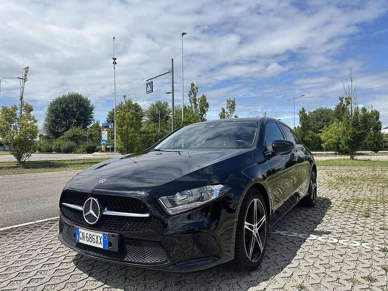 Usata 2022 Mercedes A180 Premium Tre volumi | 25.000 € (Super prezzo) - Immagine 1/4