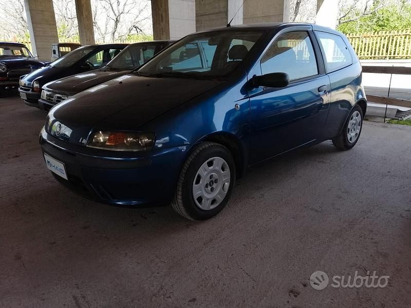 Usata Fiat Punto 60 CV (44 kW) 2000 Blu Utilitaria