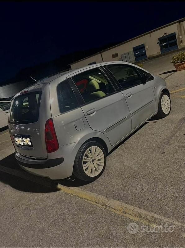 Usata Lancia Musa 75 CV (55 kW) 2005 Grigio Monovolume