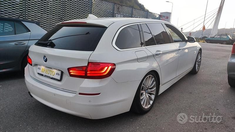 Usata BMW 520 Luxury Line 258 CV (189 kW) 2015 Bianco Station wagon