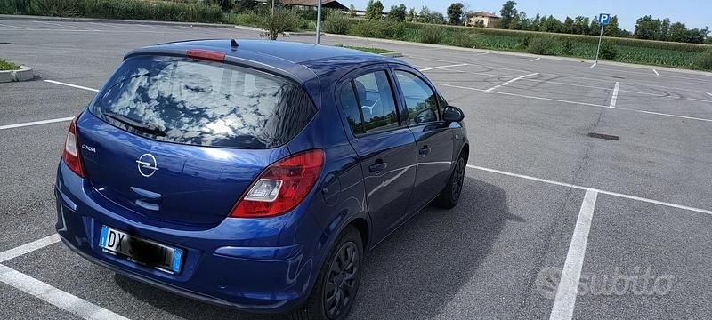 Usata Opel Corsa 2009 Blu Berlina