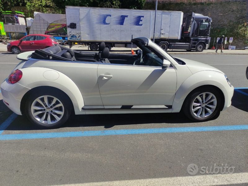 Usata VW Beetle Cabriolet Design 105 CV (77 kW) 2013 Bianco Cabrio