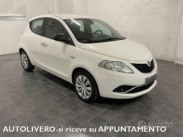 Usata Lancia Ypsilon Gold 69 CV (50 kW) 2016 Bianco Utilitaria