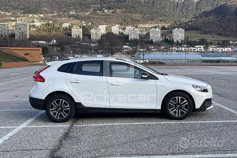 Usata Volvo V40 Momentum 120 CV (88 kW) 2017 Bianco Utilitaria