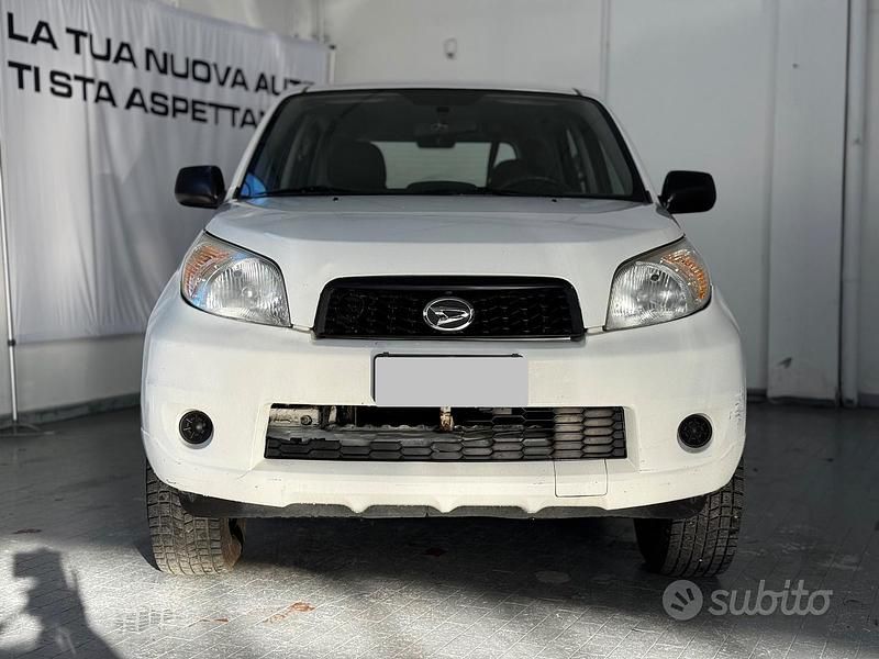 Usata Daihatsu Terios 102 CV (75 kW) 2013 Bianco SUV