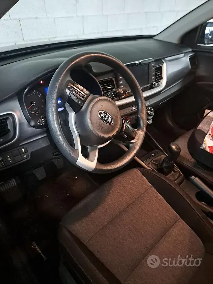 Usata Kia Stonic 100 CV (73 kW) 2018 Grigio SUV