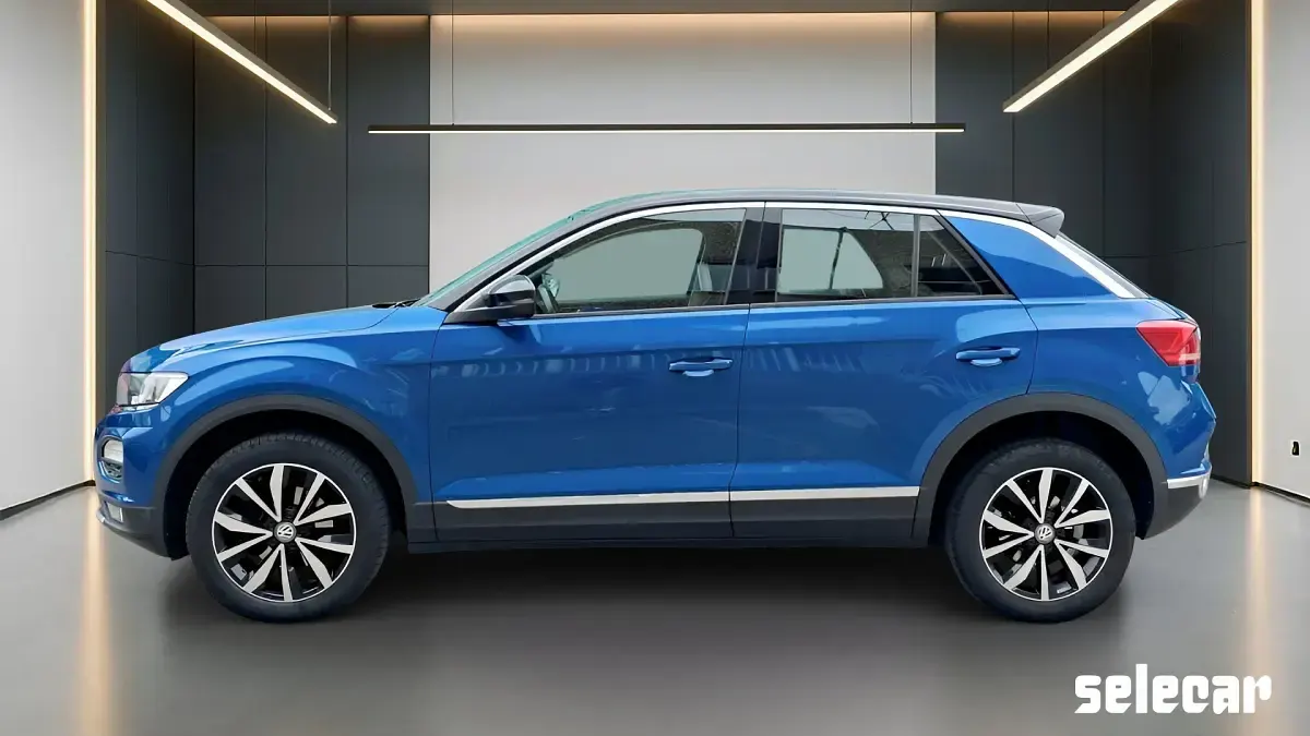 Usata VW T-Roc Advance 116 CV (85 kW) 2018 Blu ravenna metallizzato nero SUV