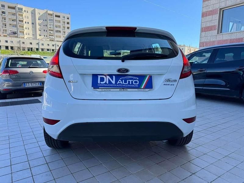 Usata Ford Fiesta 68 CV (50 kW) 2009 Bianco Utilitaria