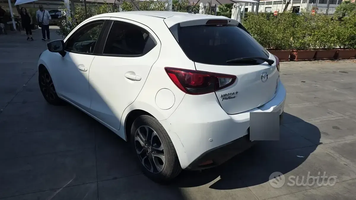 Usata Mazda 2 105 CV (77 kW) 2016 Bianco Utilitaria