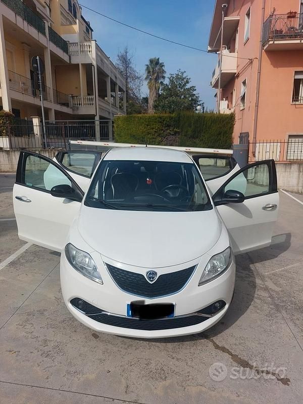 Usata Lancia Ypsilon 2016 Bianco Utilitaria