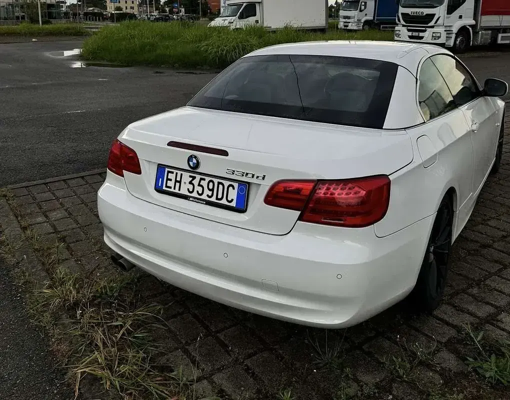 Usata BMW 330 Cabriolet Efficient Dynamics 245 CV (180 kW) 2011 Bianco Cabrio