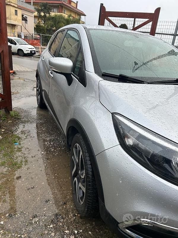 Usata Renault Captur 90 CV (66 kW) 2013 Grigio SUV