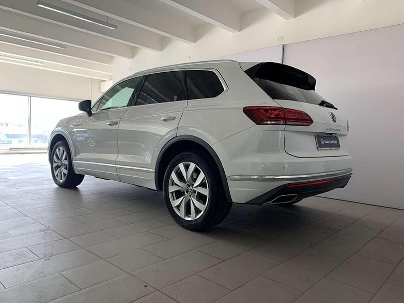 Usata VW Touareg Elegance 231 CV (169 kW) 2023 0q bianco puro SUV