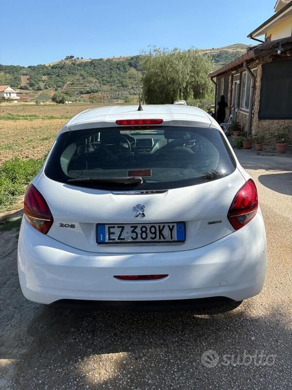 Usata Peugeot 208 82 CV (60 kW) 2016 Bianco Utilitaria