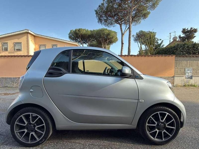 Usata Smart ForTwo Coupé 41 kW (56 CV) 2021 Argento Utilitaria