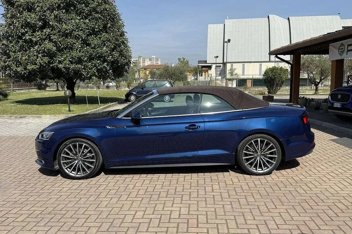 Usata Audi A5 Cabriolet Sport 190 CV (139 kW) 2018 Blu/azzurro Cabrio