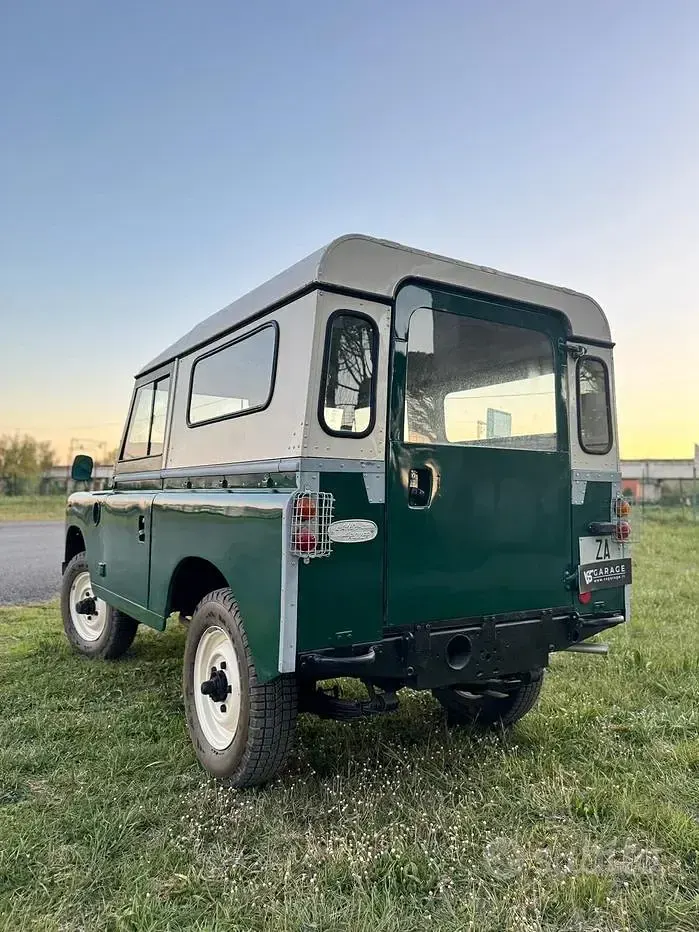 Usado Land Rover 88 62 HP (45 kW) 1970 Verde SUV