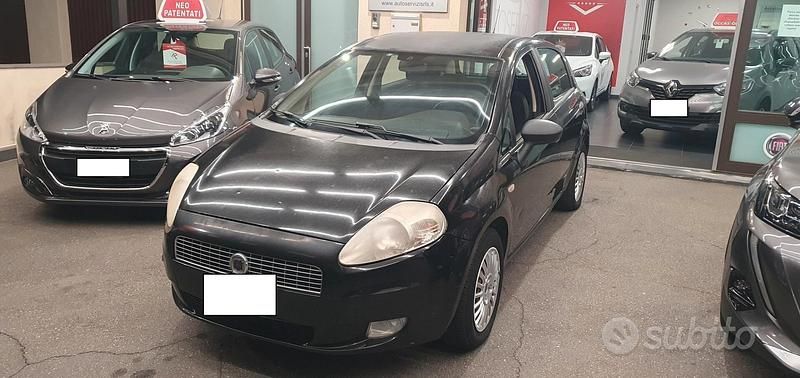 Grigio Usata 2006 Fiat Grande Punto Dynamic Due volumi | 1500 € (Buon prezzo) - Immagine 1/4