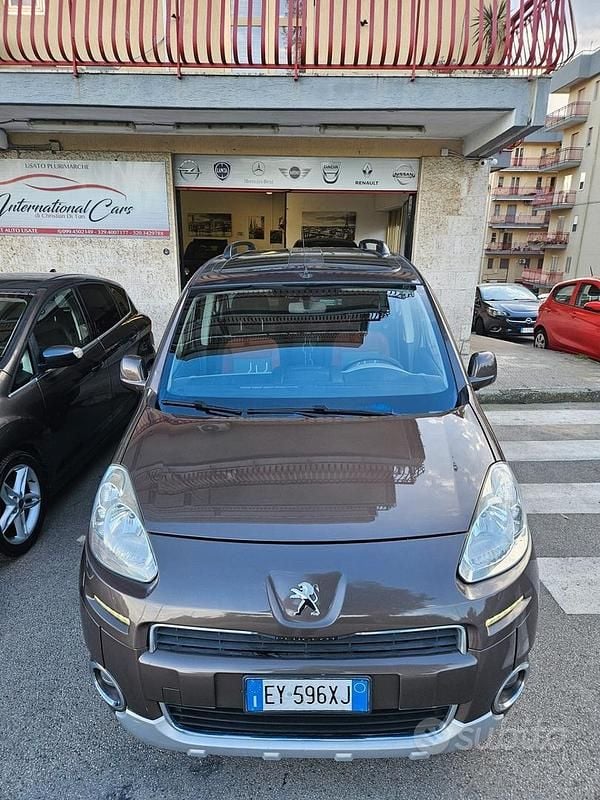 Usata Peugeot Partner Tepee Outdoor 92 CV (67 kW) 2015 Marrone Monovolume