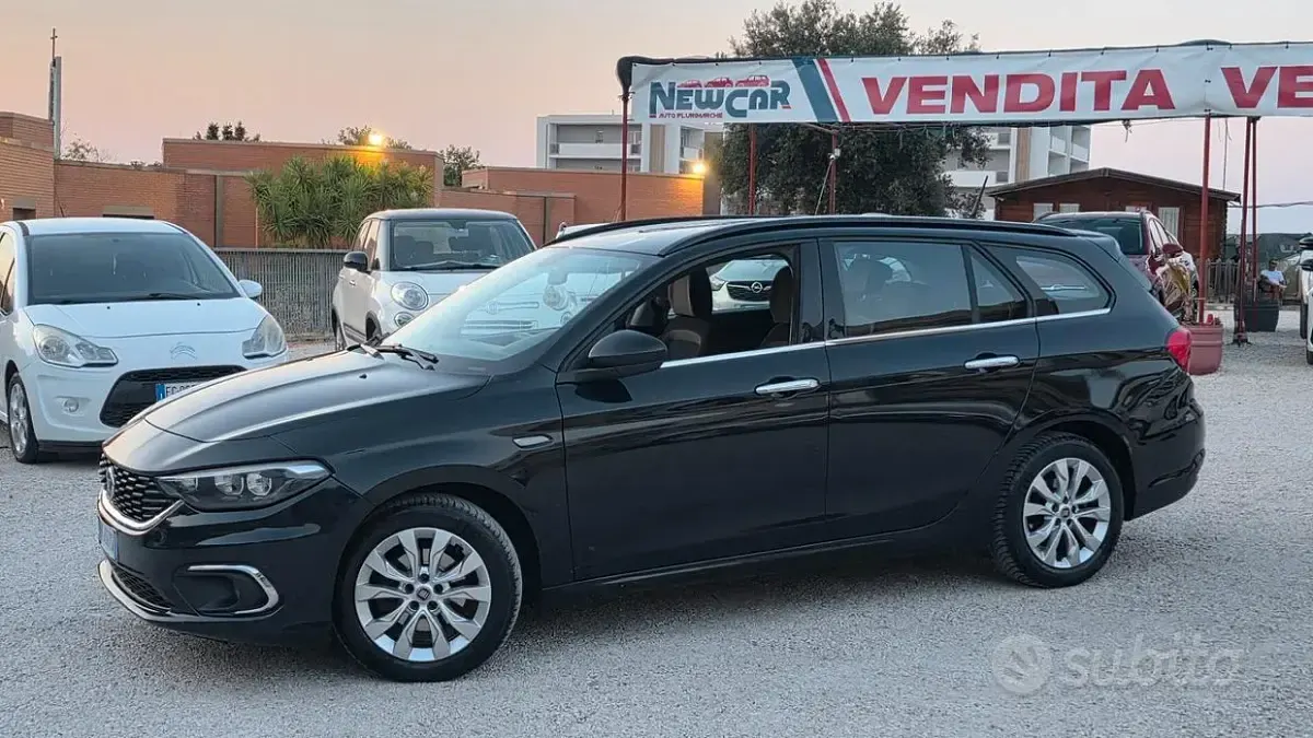 Usata Fiat Tipo Lounge 120 CV (88 kW) 2017 Nero Station wagon