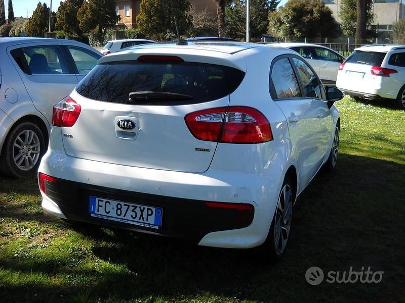 Usata Kia Rio 89 CV (65 kW) 2016 Bianco Utilitaria