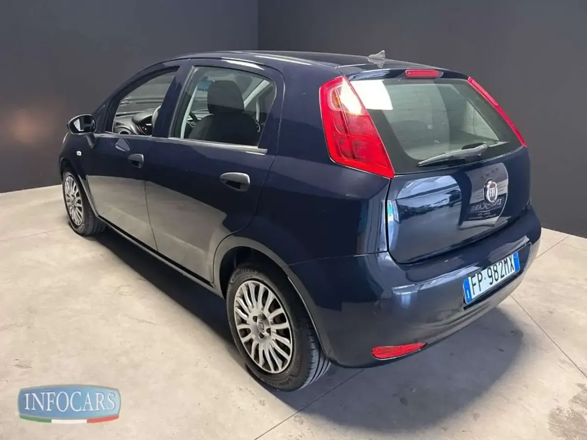 Usata Fiat Punto Street 95 CV (69 kW) 2018 Blu pastello Utilitaria