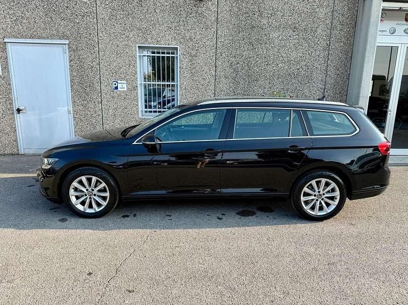 Usata VW Passat Business 150 CV (110 kW) 2023 Nero Station wagon