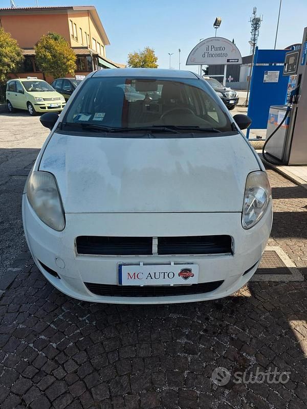 Usata Fiat Grande Punto 75 CV (55 kW) 2010 Bianco Utilitaria