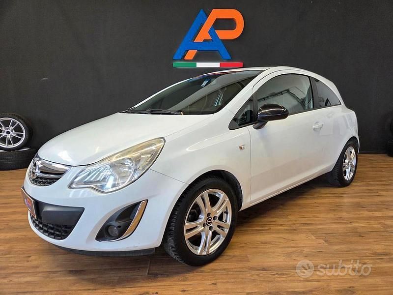 Bianco Usata 2013 Opel Corsa Coupé | 3900 € (Buon prezzo) - Immagine 1/3