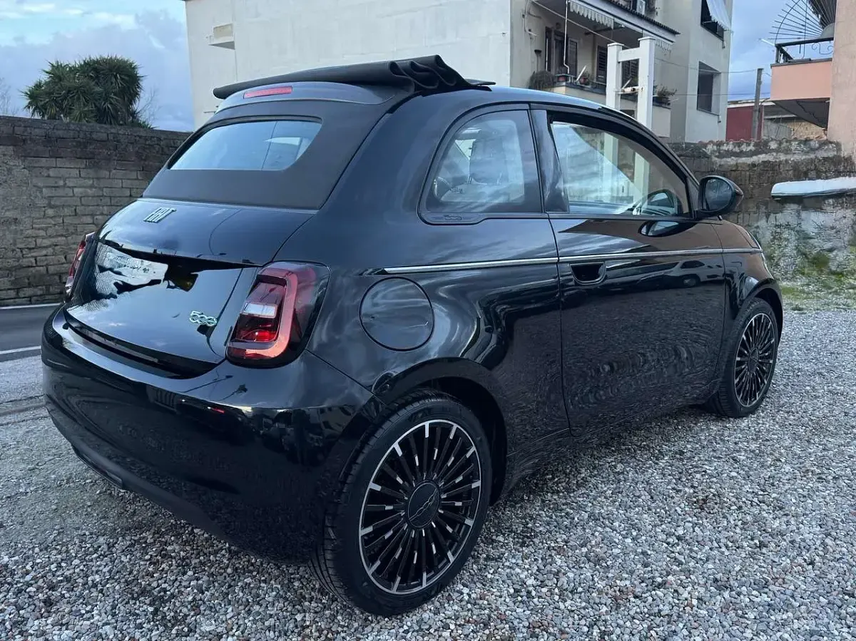 Usata Fiat 500e La Prima 42 kW (58 CV) 2021 Nero Cabrio