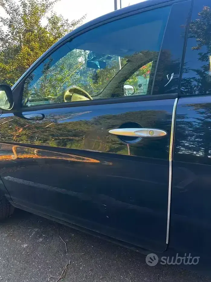 Usata Lancia Ypsilon 60 CV (44 kW) 2010 Nero Utilitaria