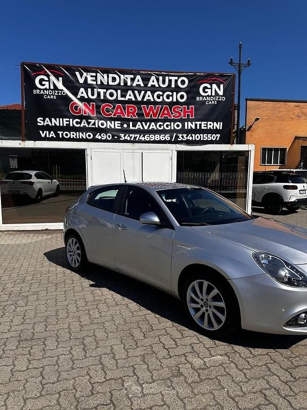 Usata Alfa Romeo Giulietta Super 120 CV (88 kW) 2018 Gray Utilitaria