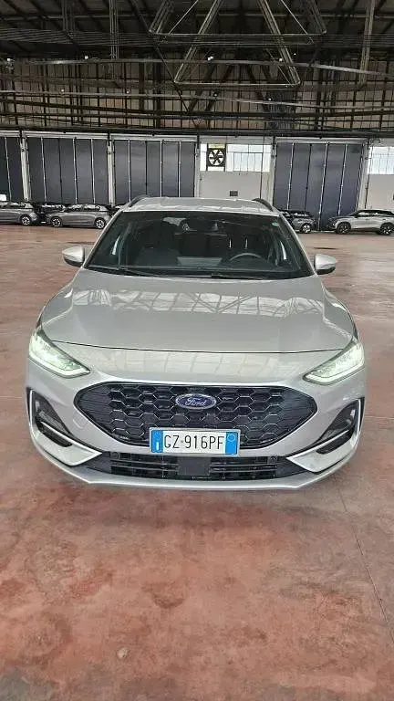 Usata Ford Focus ST-Line 115 CV (84 kW) 2025 Moondust silver Station wagon