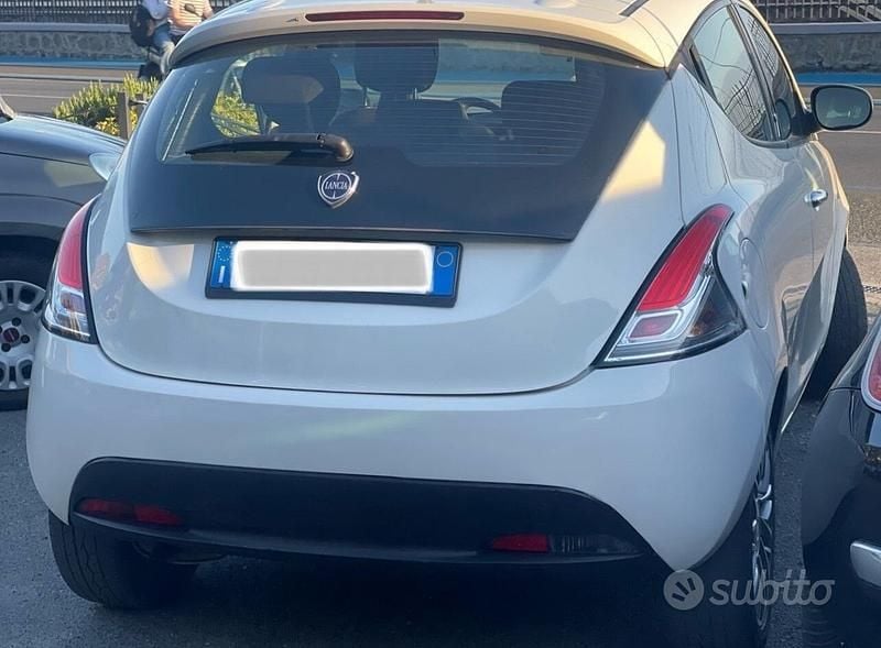 Usata Lancia Ypsilon 69 CV (50 kW) 2012 Bianco Utilitaria