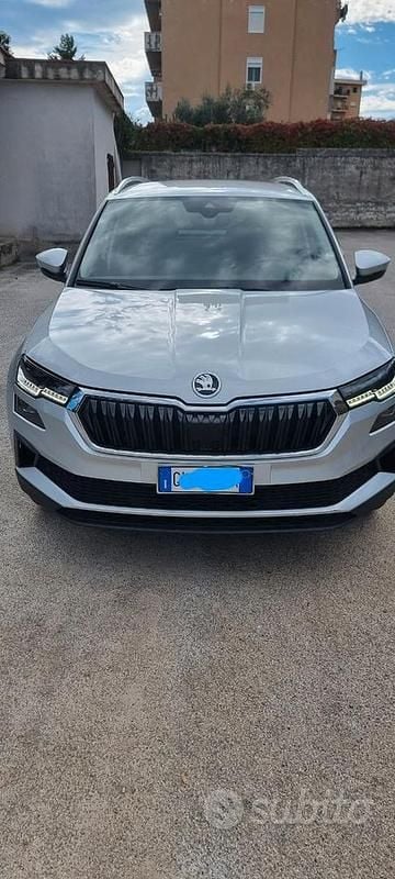 Grigio Usata 2023 Skoda Karoq Style SUV | 22.500 € (Ottimo prezzo) - Immagine 1/4