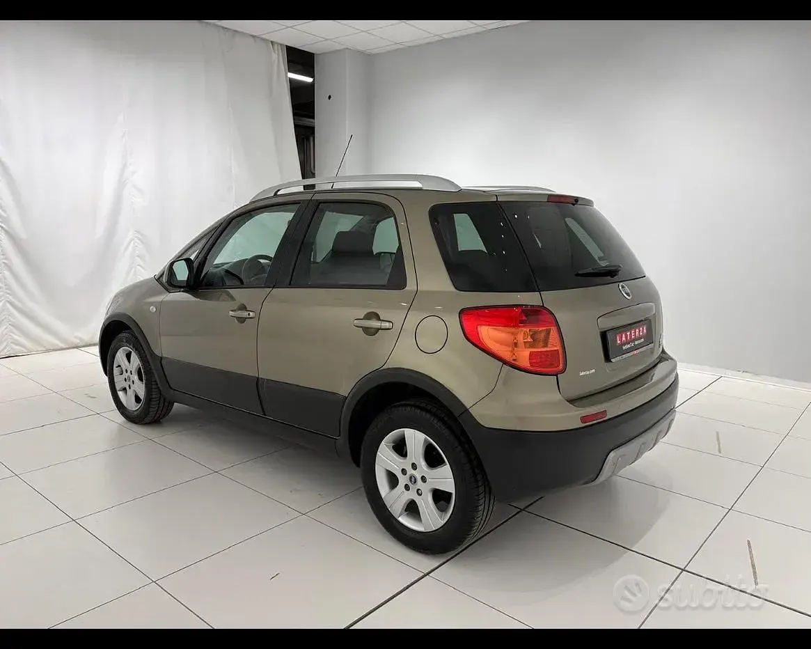 Usata Fiat Sedici Dynamic 120 CV (88 kW) 2007 Marrone SUV