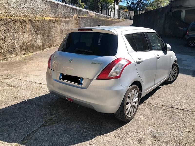 Usata Suzuki Swift 94 CV (69 kW) 2011 Grigio Utilitaria
