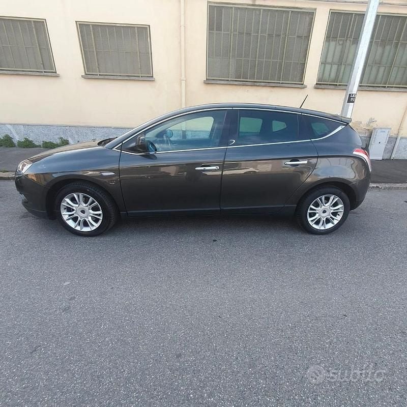 Usata Lancia Delta 120 CV (88 kW) 2010 Grigio Utilitaria