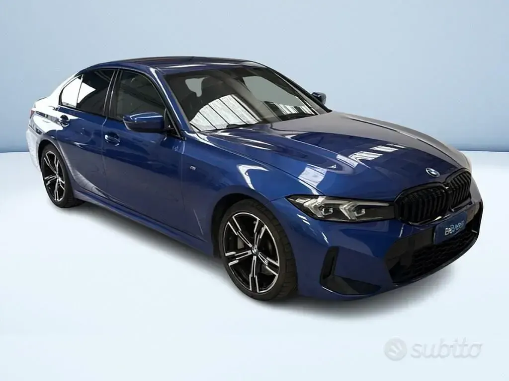 Usata BMW 330 M Sport 286 CV (210 kW) 2023 Bluazzurro Berlina