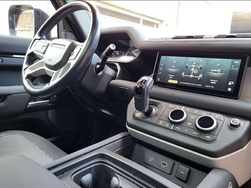Usado Land Rover Defender Dynamic 200 HP (147 kW) 2022 SUV