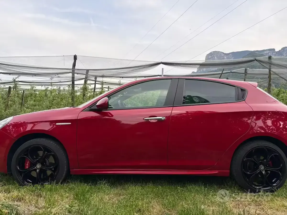 Usata Alfa Romeo Giulietta 120 CV (88 kW) 2019 Rosso Utilitaria