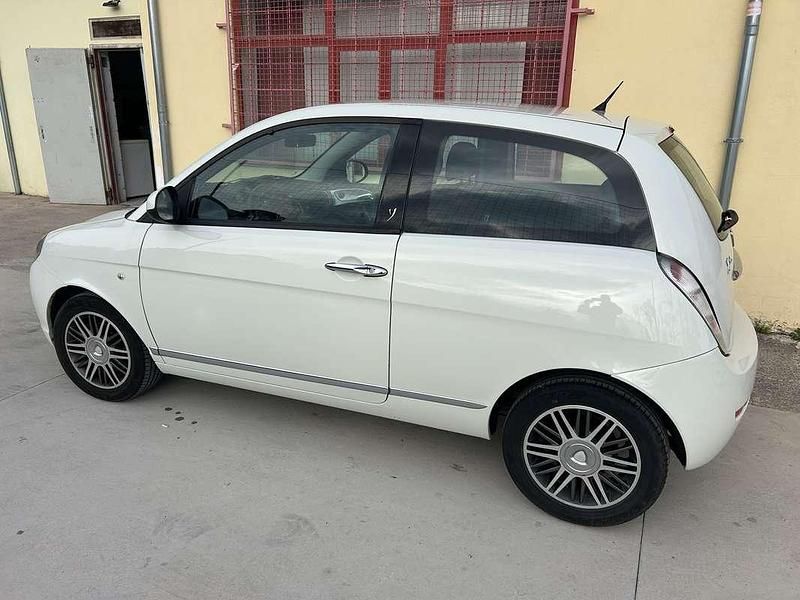 Usata Lancia Ypsilon 86 CV (63 kW) 2010 Bianco Utilitaria