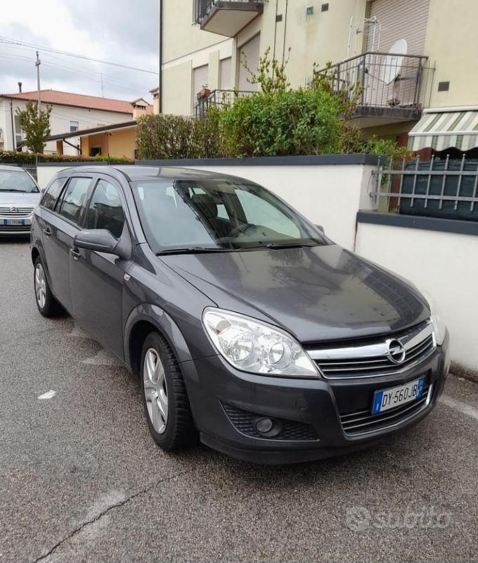 Usata Opel Astra 110 CV (80 kW) 2009 Grigio Station wagon
