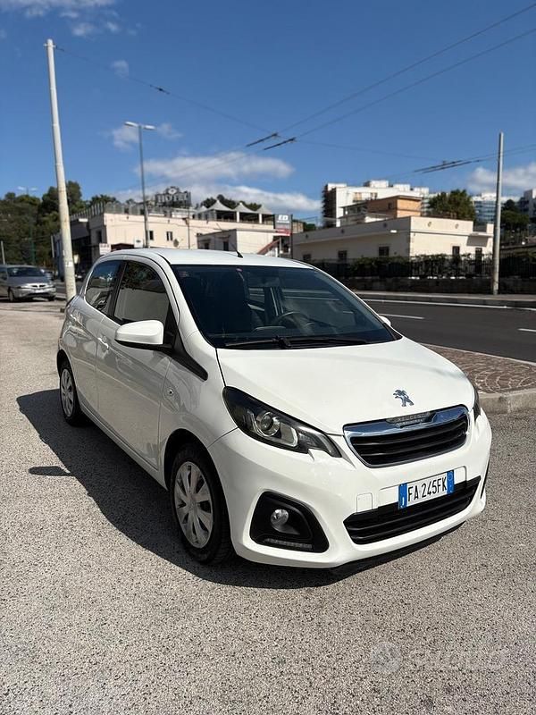 Bianco Usata 2015 Peugeot 108 Tre volumi | 5850 € (Buon prezzo) - Immagine 1/4