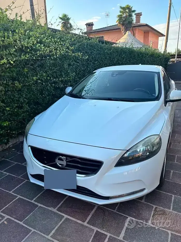 Usata Volvo V40 Kinetic 115 CV (84 kW) 2016 Bianco Berlina