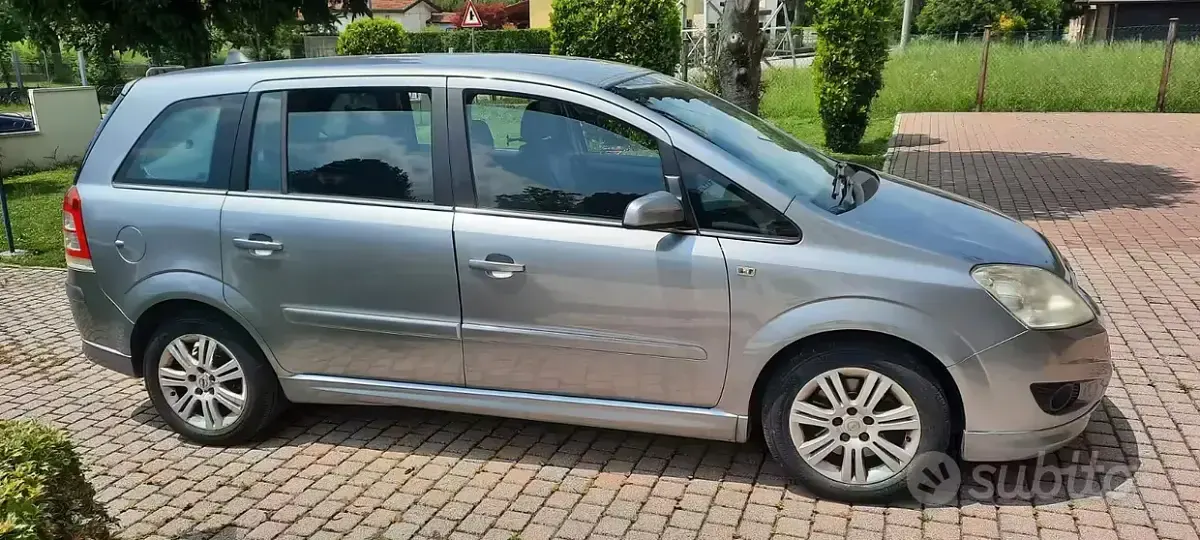 Usata Opel Zafira Cosmo 94 CV (69 kW) 2008 Grigio Monovolume