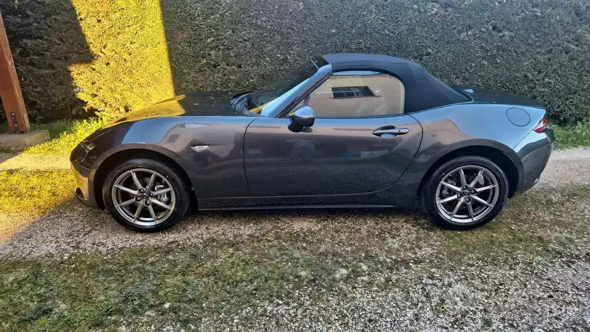 Usata Mazda MX5 Exclusive-Line 132 CV (97 kW) 2025 Grigio Cabrio