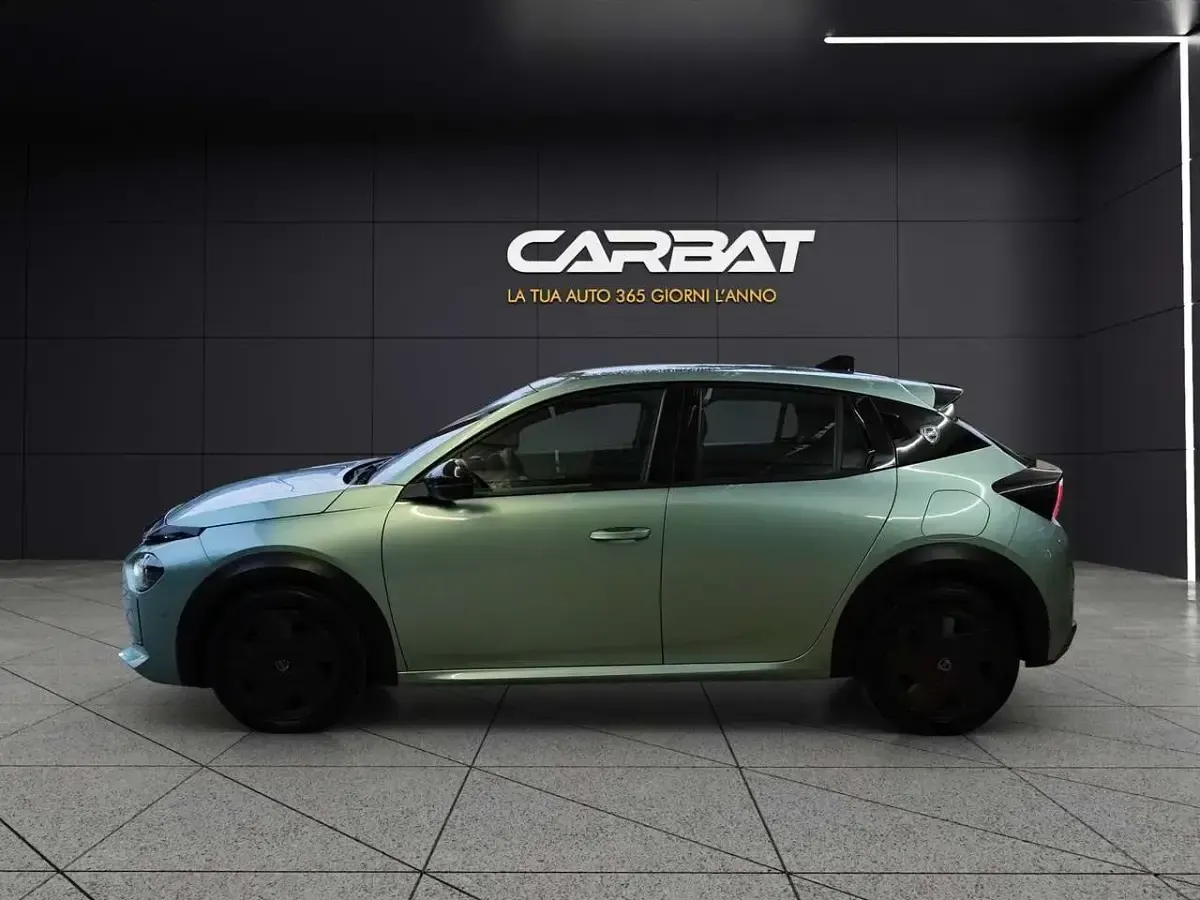 Usata Lancia Ypsilon 101 CV (74 kW) 2024 Verde Utilitaria